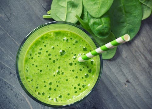 Manzana verde y espinacas