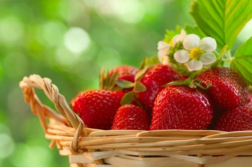 φράουλες 7 Σπιτικές θεραπείες για την ενίσχυση των αιμοφόρων αγγείων