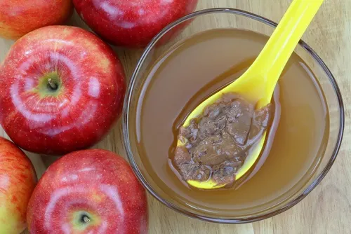 Vinagre de manzana y lejía para limpiar las cortinas del baño