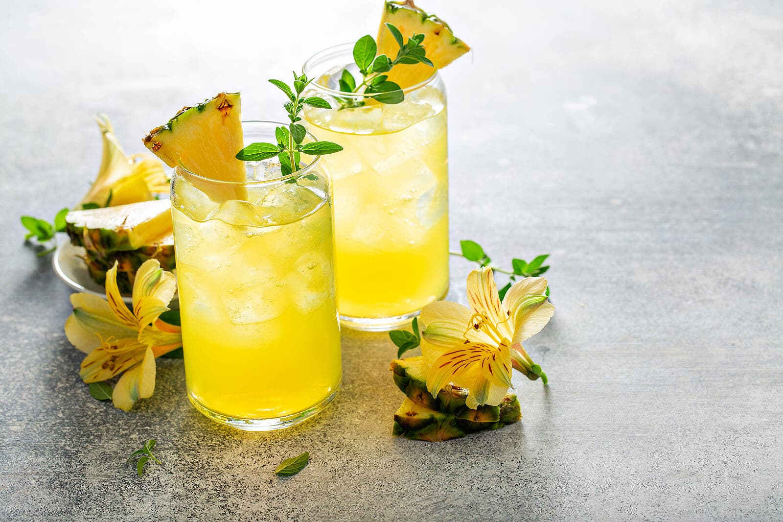 Agua de piña natural