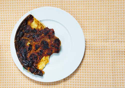 ¿Hace mal comer alimentos quemados?