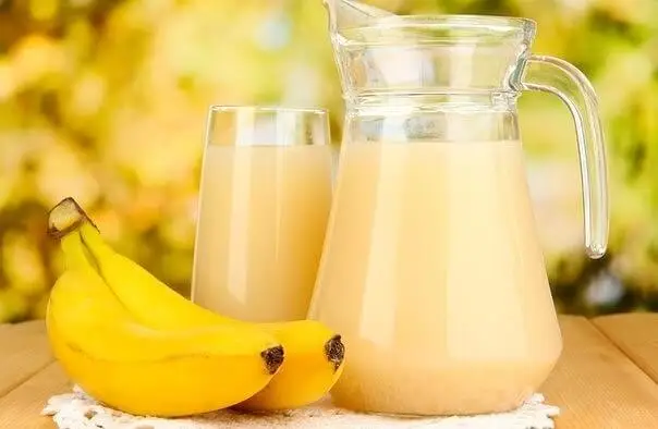 Jugo de plátano y patata para tratar las úlceras de estómago