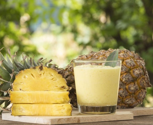 Jarabe casero de piña para combatir la tos y la inflamación