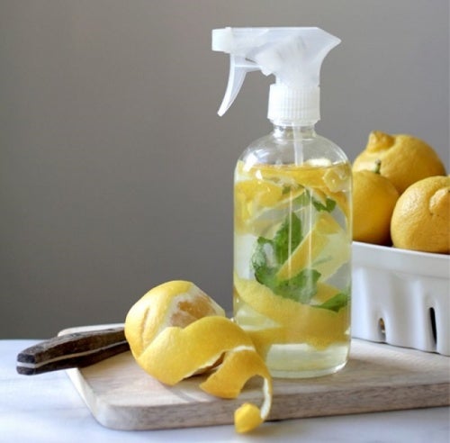 Loción de limón para la caspa grasa