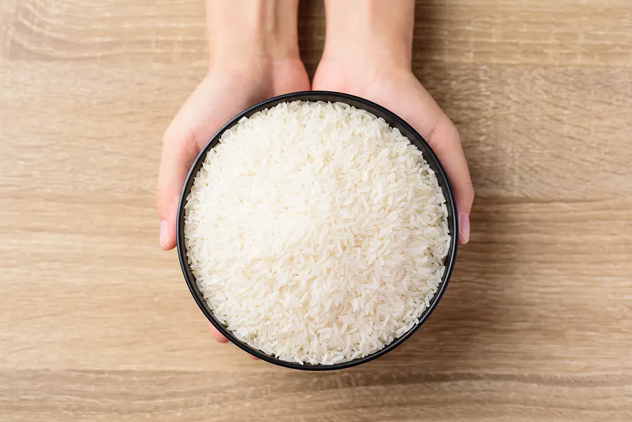 Bol de arroz blanco.