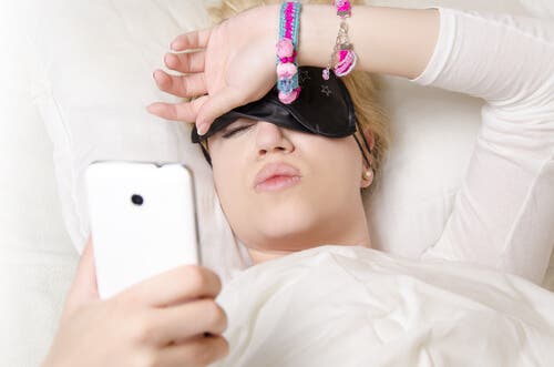 ¿Es malo dormir con pulseras o anillos?