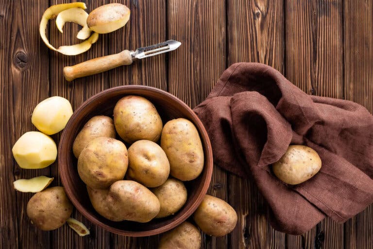 Cómo utilizar el jugo de patatas para hacer crecer el cabello
