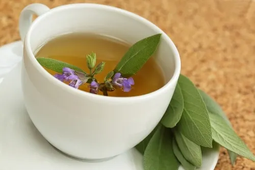 Infusion de salvia para la garganta