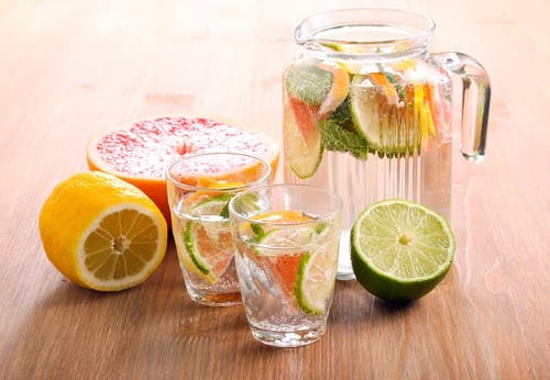 Agua de toronja