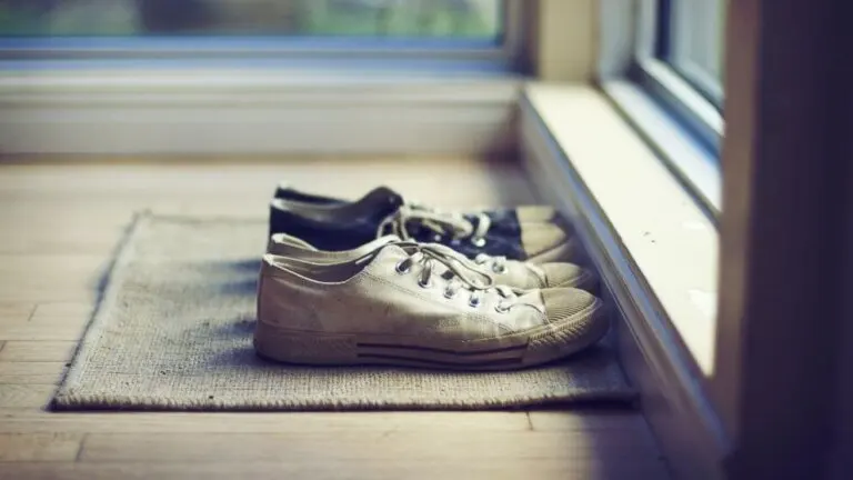Quitarse los zapatos antes de entrar a casa no está tan mal