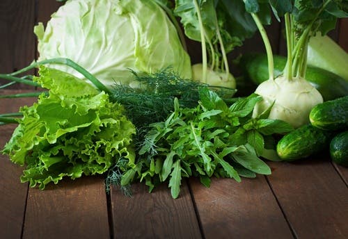 Vegetales de hojas verdes ricos en ácido fólico