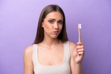 9 errores que debes evitar la próxima vez que te laves los dientes