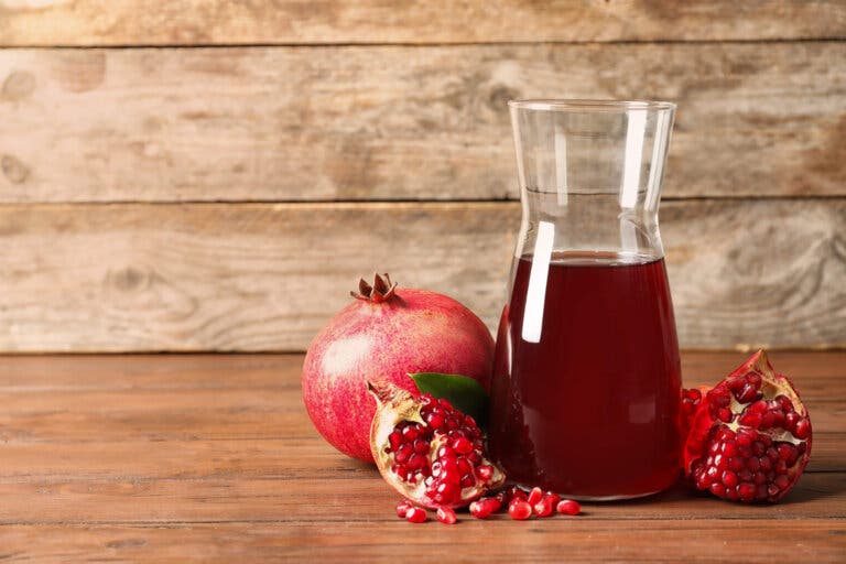 Jugo de granada para tratar el ácido úrico