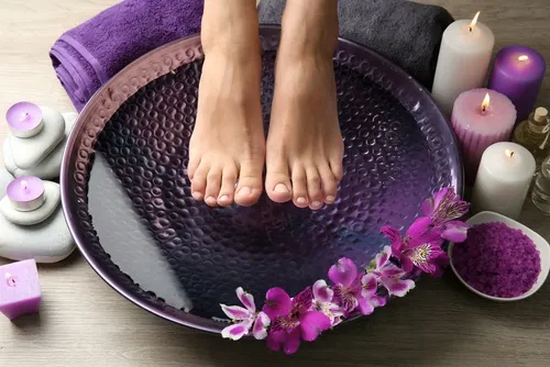 baño de pies en agua fría