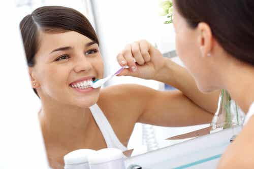 4 consejos básicos a la hora de cepillarse los dientes