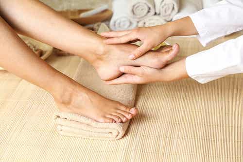 Las principales bondades de los masajes podales