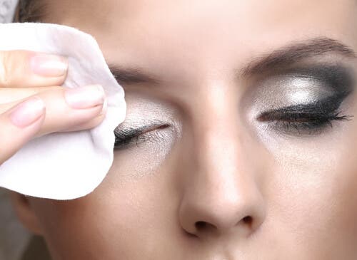 Aprende a preparar tu desmaquillador casero y natural