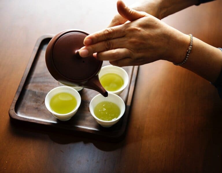 Té verde con limón: muy saludable en tu desayuno