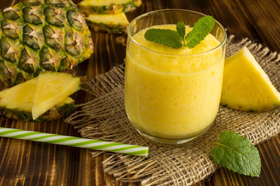 frullati salutari per pulire il colon: ananas e menta