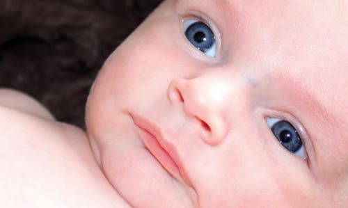 bebe-ojos-claros