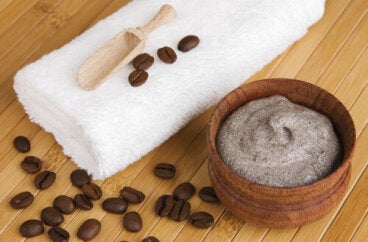 Elabora un exfoliante anticelulitis con los posos del café