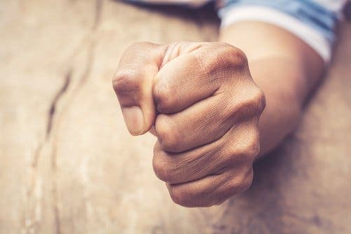 La relación entre la ira reprimida y el hígado