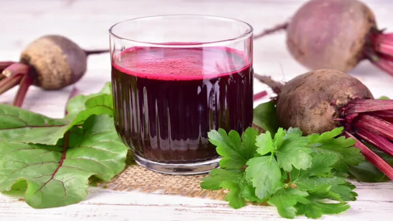Batido de remolacha para terminar con la anemia naturalmente