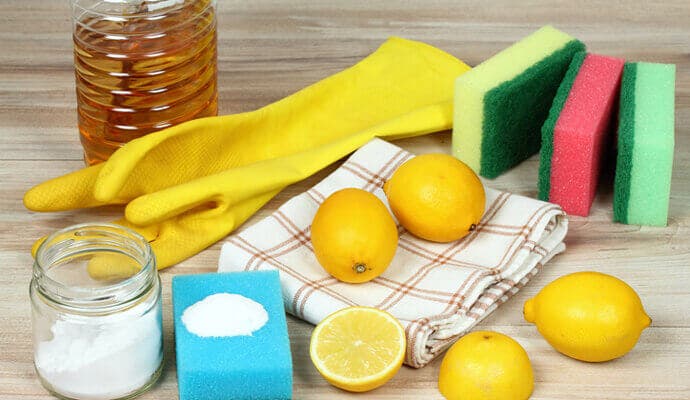 Limón para limpiar los grifos