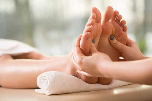 Las propiedades de los masajes en los pies