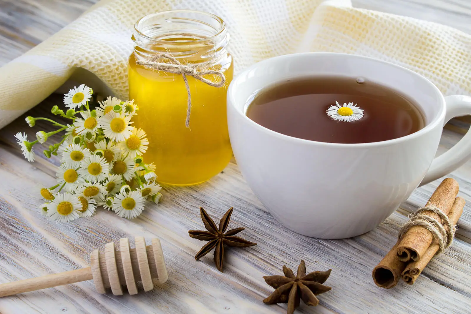 Remedio de manzanilla y canela.