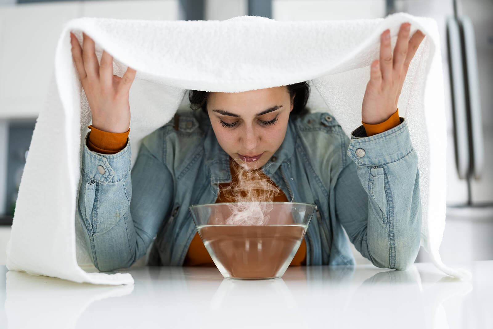 Los tratamientos naturales para la sinusitis incluyen las soluciones hervidas