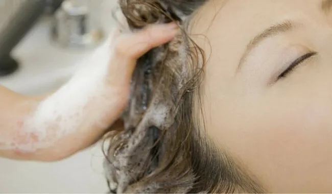 ¿Por qué los champús naturales nos dejan el pelo más seco?