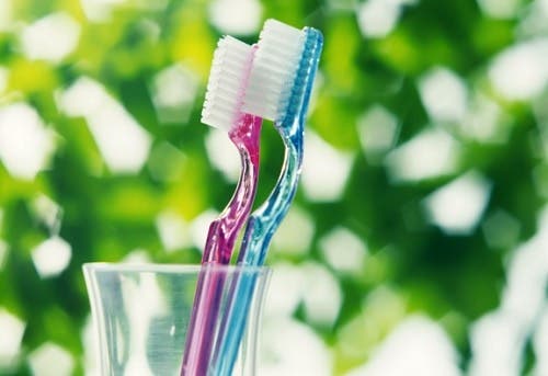 Cepillas demasiado fuerte tus dientes