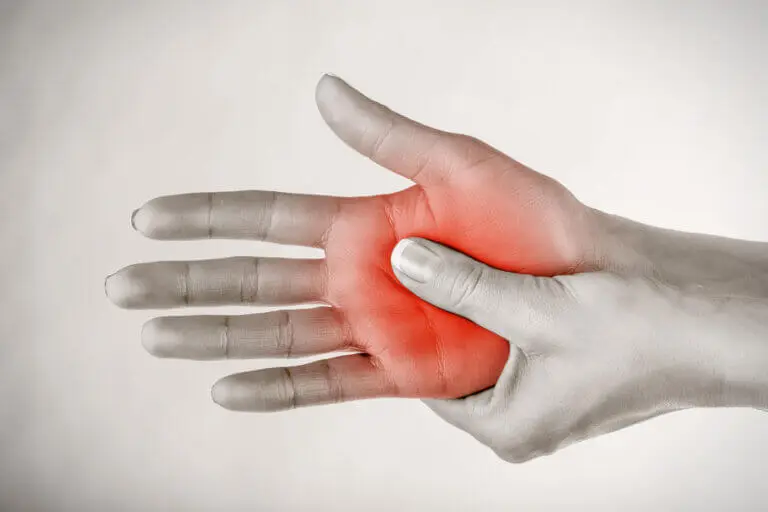 ¿Por qué sientes hormigueo en manos y pies?