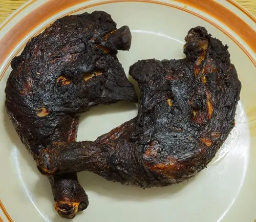 Muslos de pollo quemados