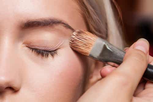 use a primer for long-lasting makeup