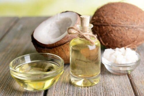 Aceites naturales de coco para limpiar el cutis