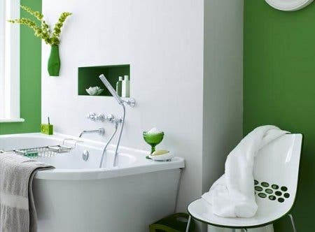 Pintar el baño en colores llamativos