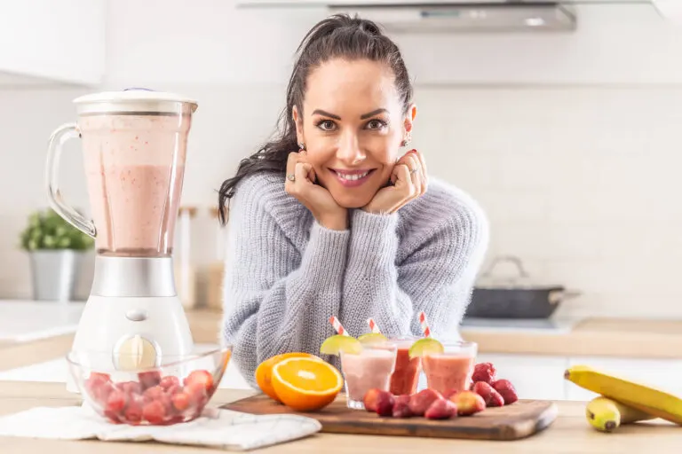 Activa el metabolismo con un batido de coco, jengibre y té verde