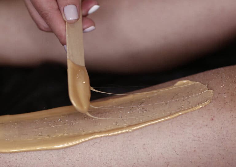Cómo prevenir los peligros de la depilación con cera