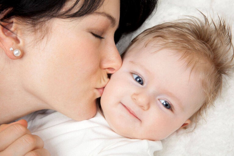 Los besos de la madre pueden curar casi todo