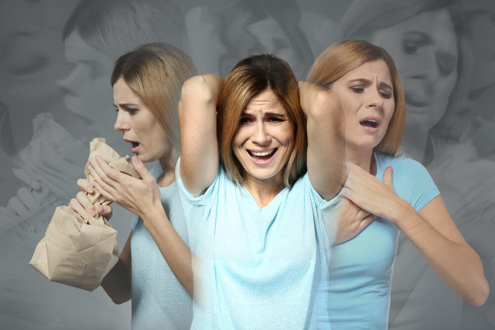 Mujer con ataque de pánico.