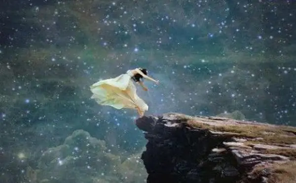 mujer-en-acantilado (Copy)