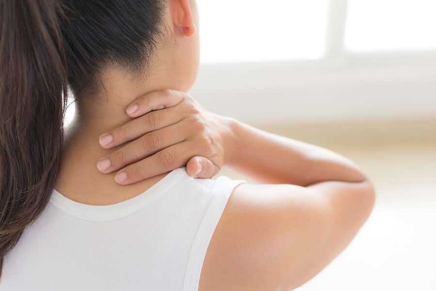 ¿Sientes dolor en el cuello? Estas 6 cosas podrían ser su causa