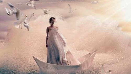 mujer-sobre-un-barco
