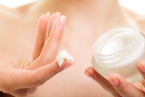 6 químicos dañinos que encuentras en tu loción corporal