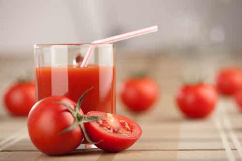 Beneficios del zumo o jugo de tomate