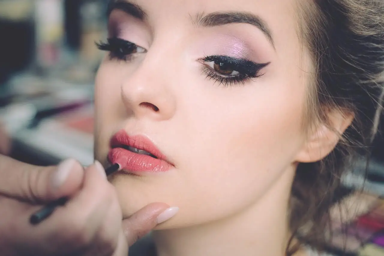 Maquillage pour les grands yeux.