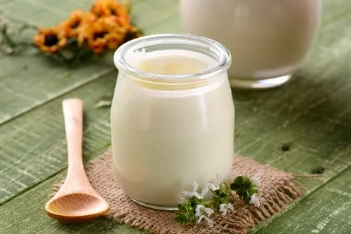 Yogur natural para combatir los hongos de los pies.