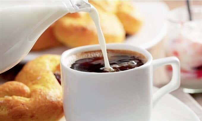¿Por qué el café con leche y bollería es un desayuno perjudicial?